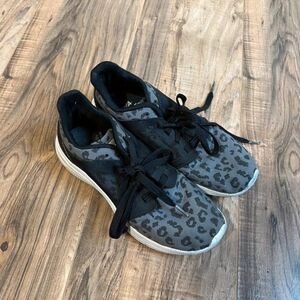 Avia memory foam shoes size 6